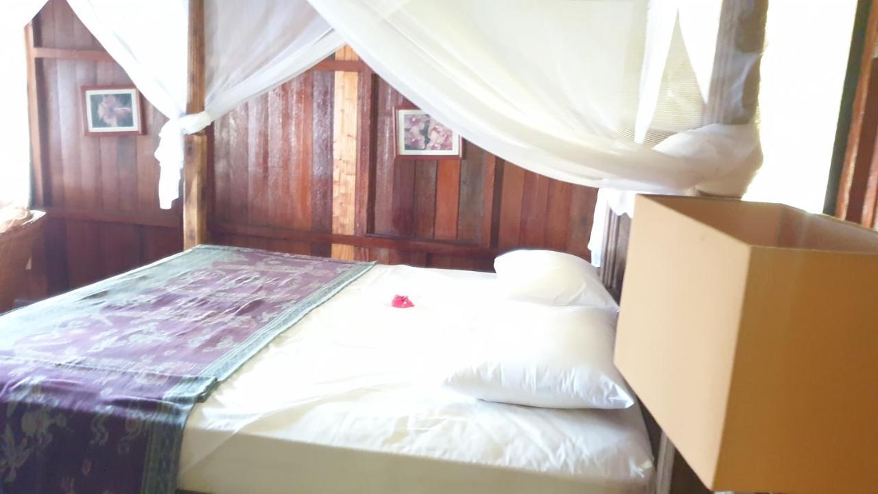 Sea World Club Beach Resort & Dive Center Maumere Extérieur photo