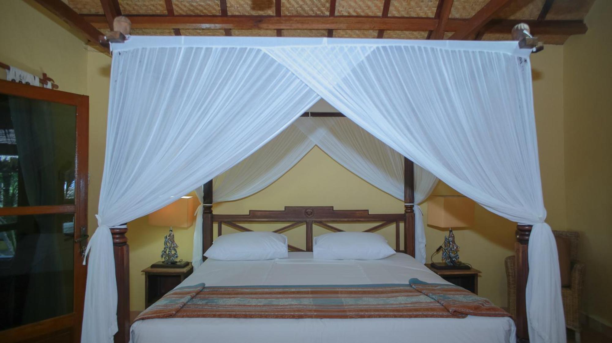 Sea World Club Beach Resort & Dive Center Maumere Extérieur photo
