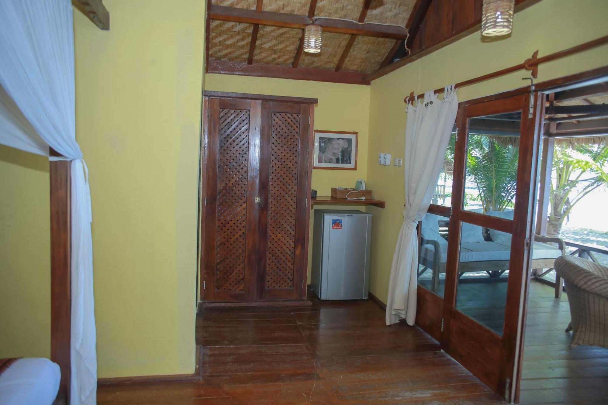 Sea World Club Beach Resort & Dive Center Maumere Extérieur photo