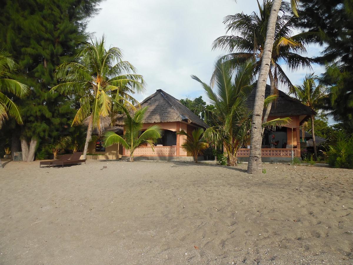 Sea World Club Beach Resort & Dive Center Maumere Extérieur photo