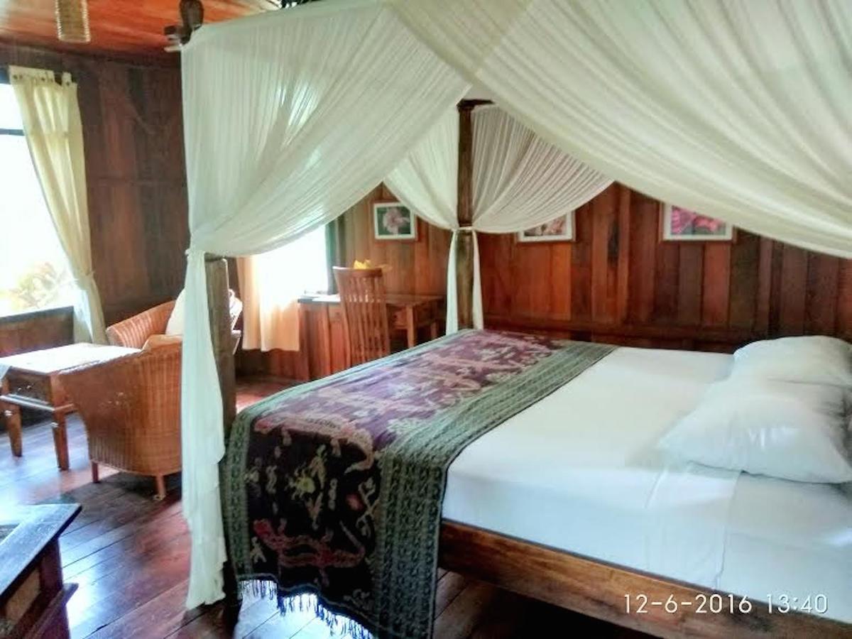 Sea World Club Beach Resort & Dive Center Maumere Extérieur photo